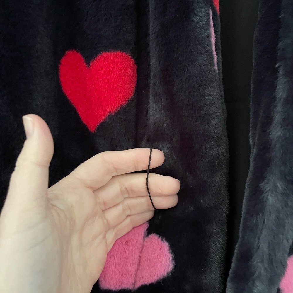 Kate Spade Medium plush robe black with red & pink hearts & pockets! Valentine’s - Picture 14 of 17